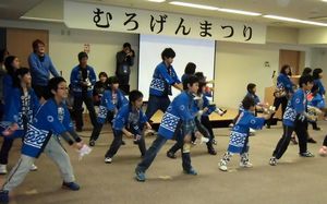 わかすぎ学園チームによるヨサコイ演舞