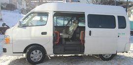 栗林商会寄贈送迎車