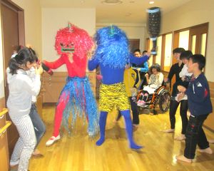 室蘭言泉学園の豆まき