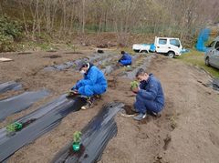 農園と活動センター正面玄関前