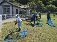 草刈り作業～、皆で力を合わせて！